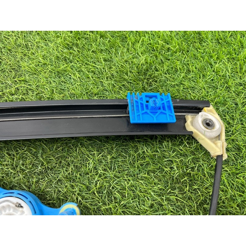 Механизм стеклоподъемника (кузов и элементы) AUDI A4 B6 2.4BDV 8E0837461C