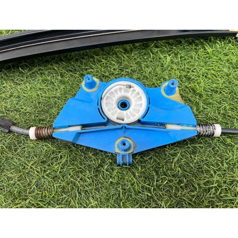 Механизм стеклоподъемника (кузов и элементы) AUDI A4 B6 2.4BDV 8E0837461C