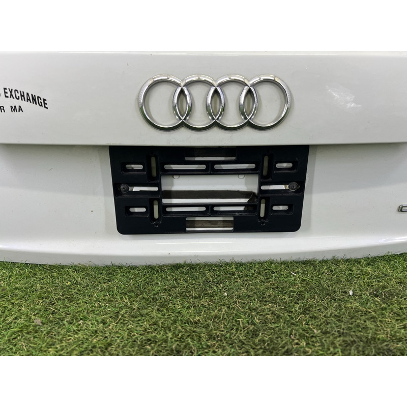 Крышка багажника (кузов и элементы) AUDI A4 B8 2013 2.0 TFSI 8K9827023