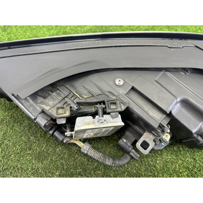 Фара (оптика) Volkswagen Touareg NF 2013 3.6 7P1941752A