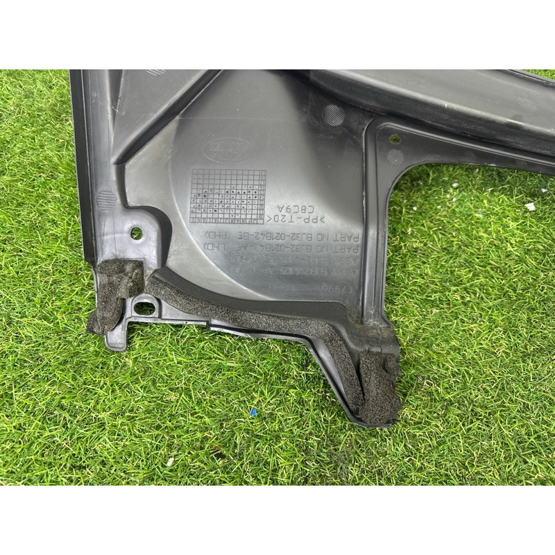 Жабо (кузов и элементы) LAND ROVER Range Rover Evoque L538 2016 2.0 LR073278