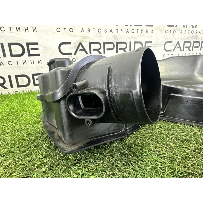 Корпус воздушного фильтра (впускная система) BMW X5 F15 2015 4.4 13717638564