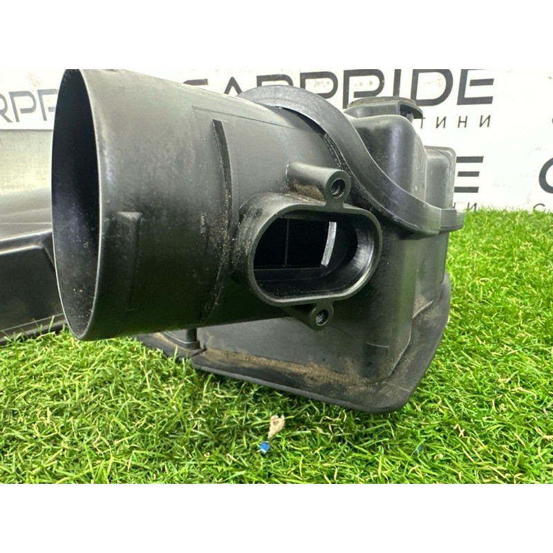 Корпус воздушного фильтра (впускная система) BMW X5 F15 2015 4.4 13717638564