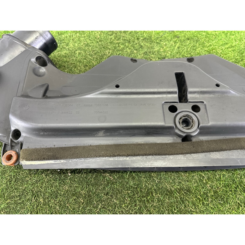 Корпус воздушного фильтра (впускная система) BMW X5 F15 2015 4.4 13717638564