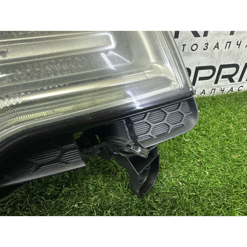 Фара (оптика) Jeep Grand Cherokee WK2 2014 3.0 Diesel 68111000AE