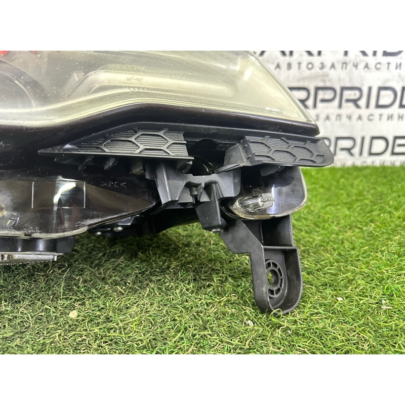 Фара (оптика) Jeep Grand Cherokee WK2 2014 3.0 Diesel 68111000AE