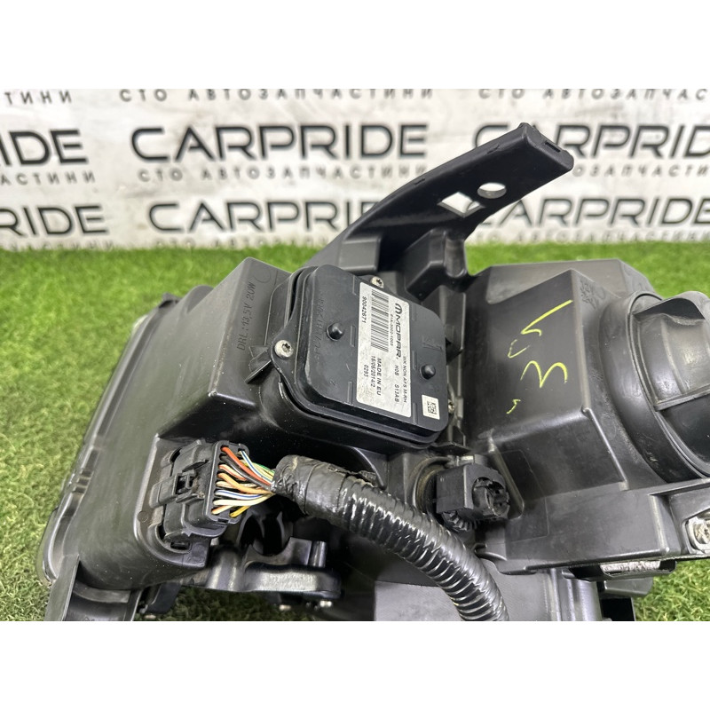 Фара (оптика) Jeep Grand Cherokee WK2 2014 3.0 Diesel 68111000AE