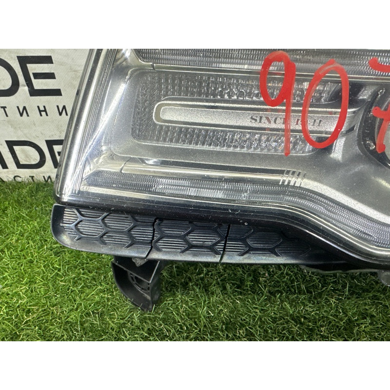Фара (оптика) Jeep Grand Cherokee WK2 2014 3.0 Diesel 68111001AE