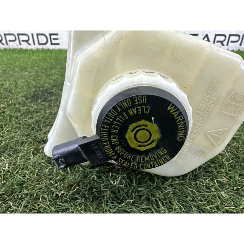 Бачок тормозной жидкости (тормозная система) LAND ROVER Range Rover L405 2016 5.0 LR033628