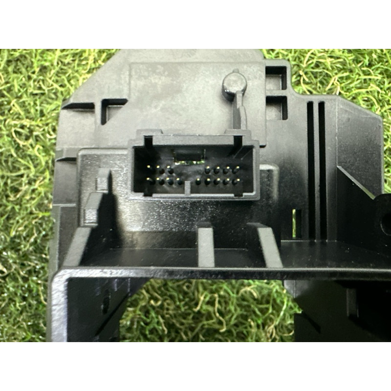 Корпус подрулевого переключателя (электрика) LAND ROVER Range Rover Evoque L538 2016 2.0 LR042311