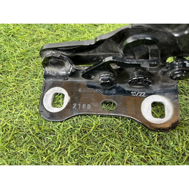 Петля капота (кузов и элементы) Mercedes-Benz EQB 350 X243 2022 A1778801100