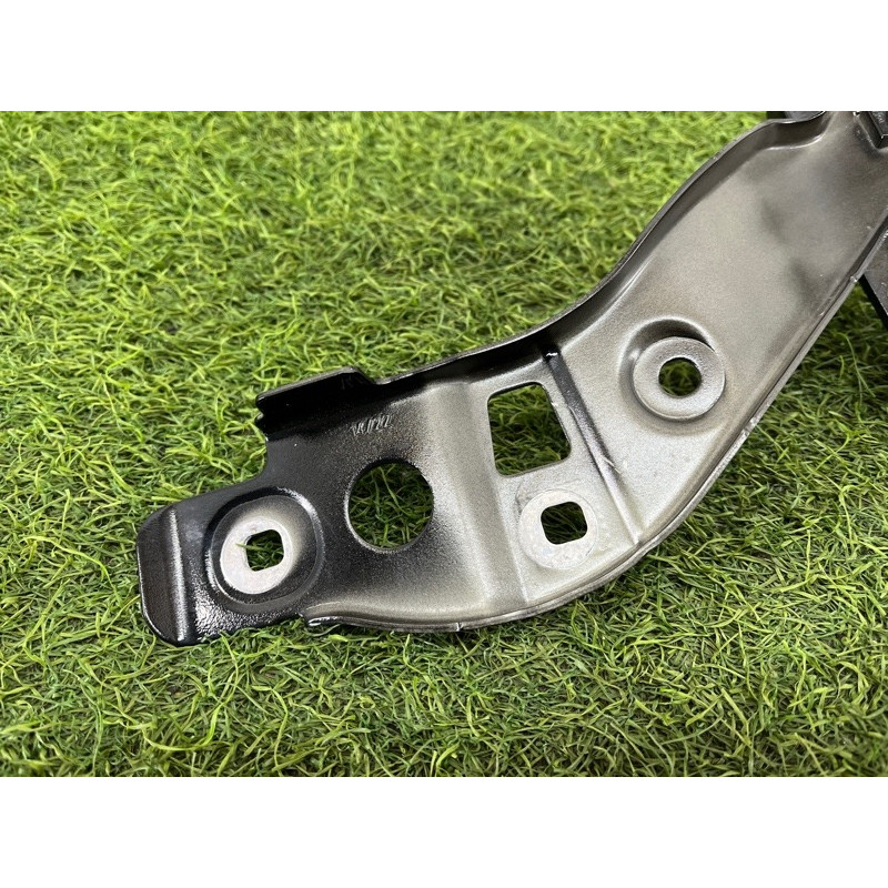 Петля капота (кузов и элементы) Mercedes-Benz EQB 350 X243 2022 A1778801200