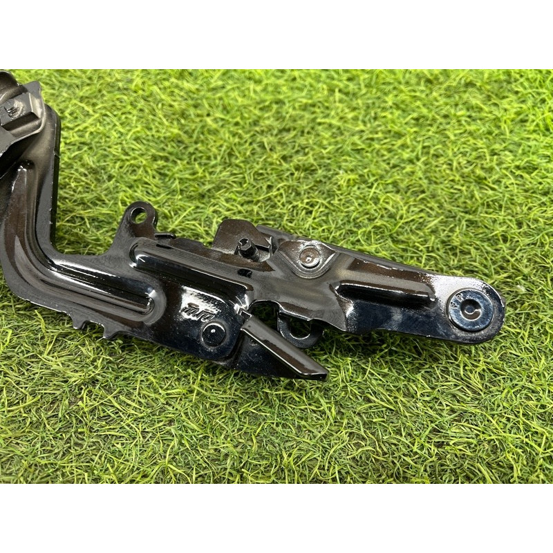 Петля капота (кузов и элементы) Mercedes-Benz EQB 350 X243 2022 A1778801200