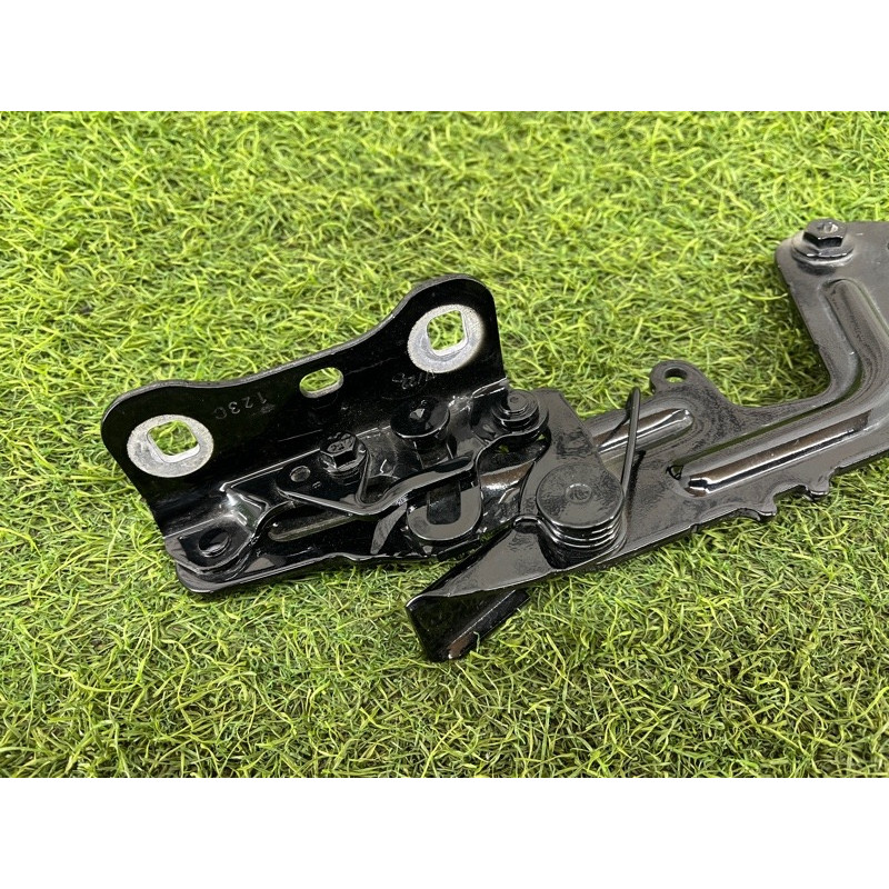 Петля капота (кузов и элементы) Mercedes-Benz EQB 350 X243 2022 A1778801200