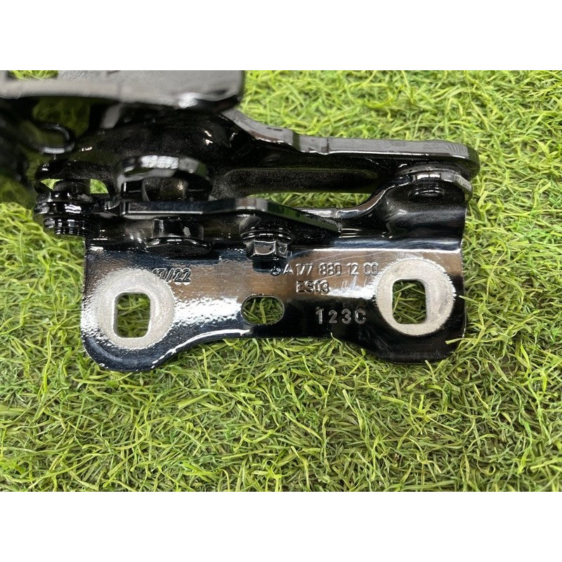Петля капота (кузов и элементы) Mercedes-Benz EQB 350 X243 2022 A1778801200