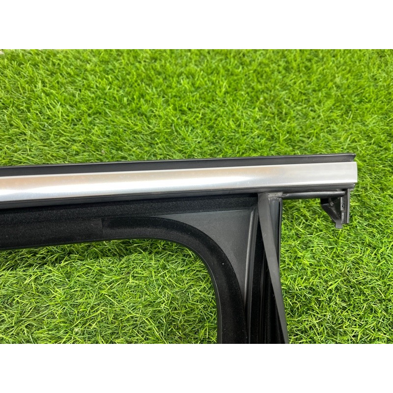 Молдинг стекла (кузов и элементы) Mercedes-Benz EQB 350 X243 2022 A2477252300