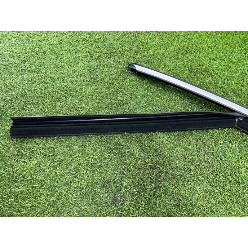 Молдинг стекла (кузов и элементы) Mercedes-Benz EQB 350 X243 2022 A2477252300