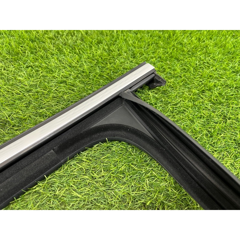 Молдинг стекла (кузов и элементы) Mercedes-Benz EQB 350 X243 2022 A2477252300