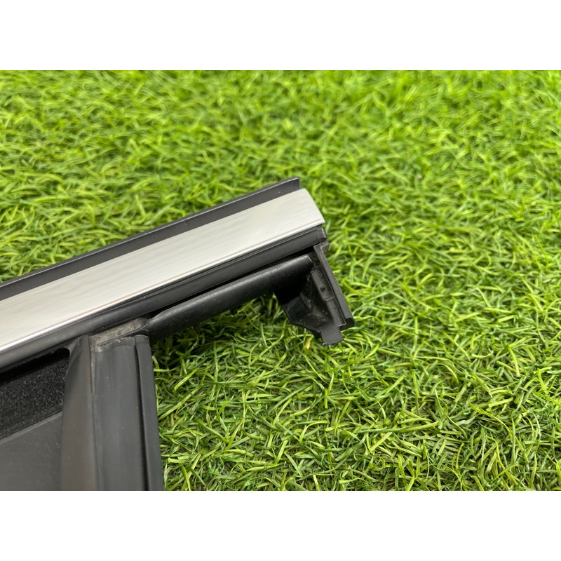 Молдинг стекла (кузов и элементы) Mercedes-Benz EQB 350 X243 2022 A2477252300