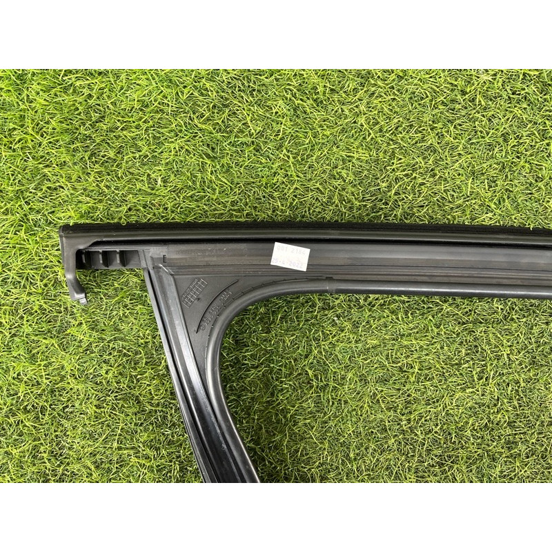 Молдинг стекла (кузов и элементы) Mercedes-Benz EQB 350 X243 2022 A2477252300