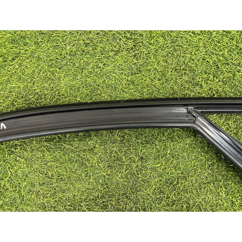 Молдинг стекла (кузов и элементы) Mercedes-Benz EQB 350 X243 2022 A2477252300