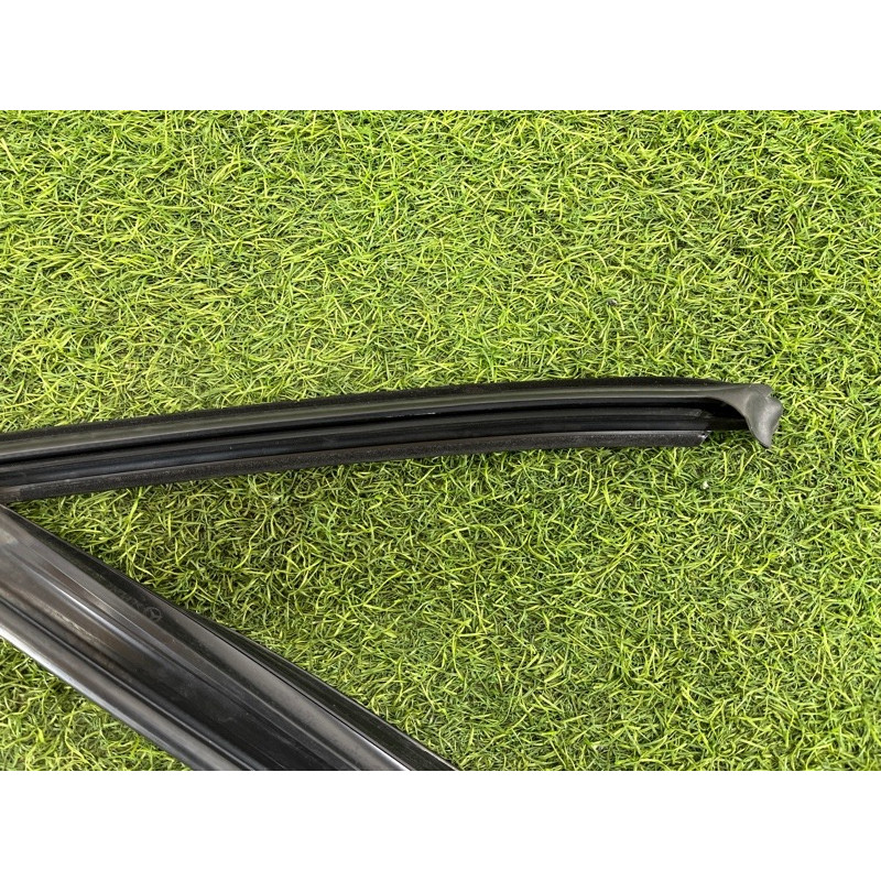 Молдинг стекла (кузов и элементы) Mercedes-Benz EQB 350 X243 2022 A2477252300