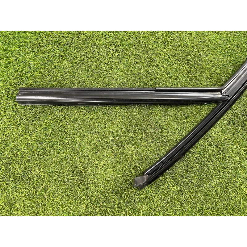 Молдинг стекла (кузов и элементы) Mercedes-Benz EQB 350 X243 2022 A2477252300