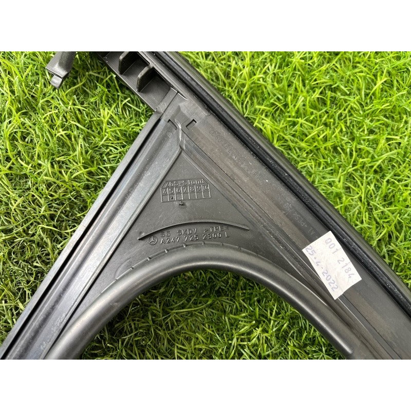 Молдинг стекла (кузов и элементы) Mercedes-Benz EQB 350 X243 2022 A2477252300