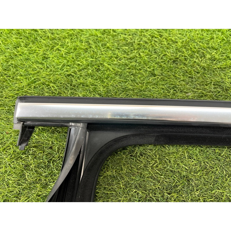 Молдинг стекла (кузов и элементы) Mercedes-Benz EQB 350 X243 2022 A2477352500