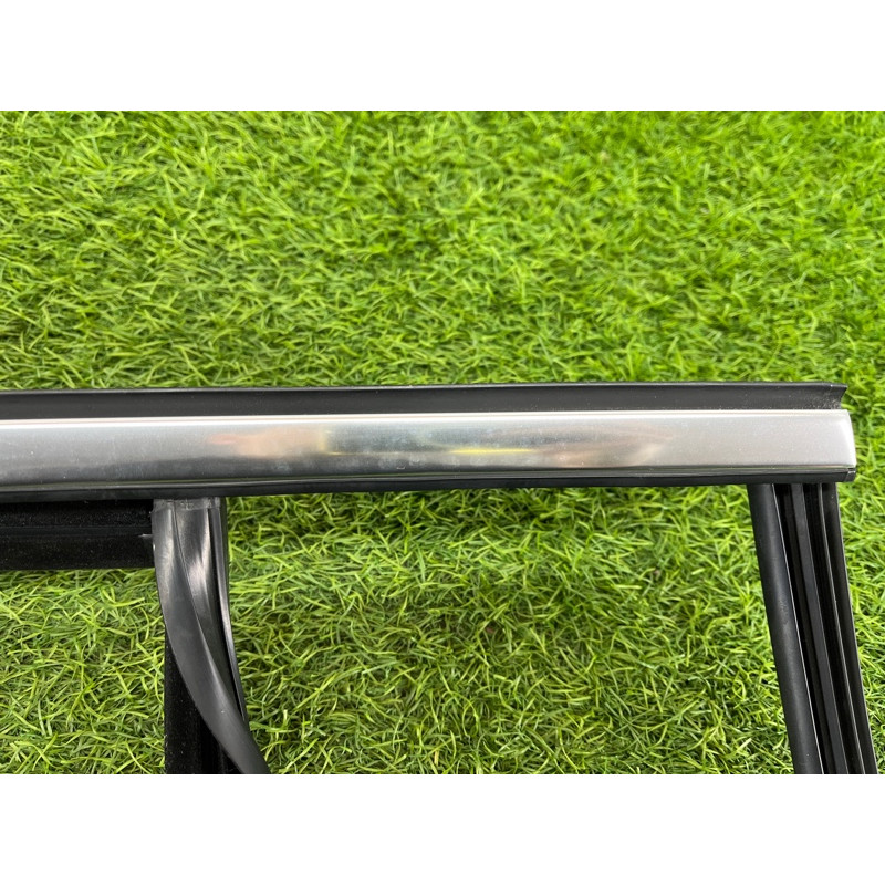 Молдинг стекла (кузов и элементы) Mercedes-Benz EQB 350 X243 2022 A2477352500