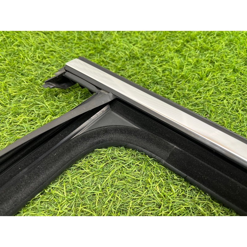 Молдинг стекла (кузов и элементы) Mercedes-Benz EQB 350 X243 2022 A2477352500