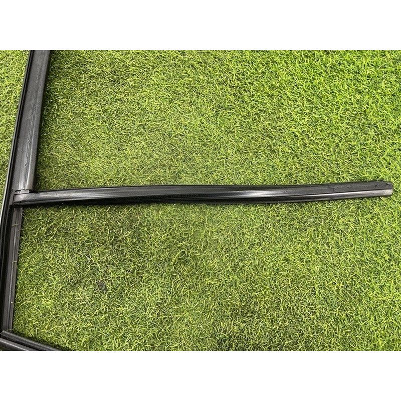 Молдинг стекла (кузов и элементы) Mercedes-Benz EQB 350 X243 2022 A2477352500