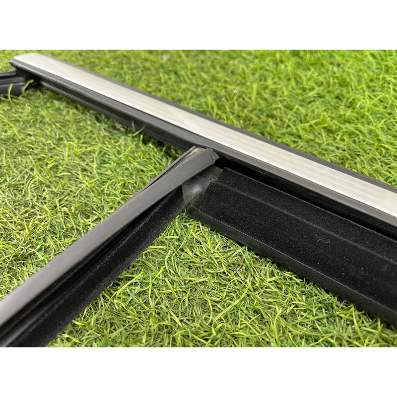 Молдинг стекла (кузов и элементы) Mercedes-Benz EQB 350 X243 2022 A2477352600