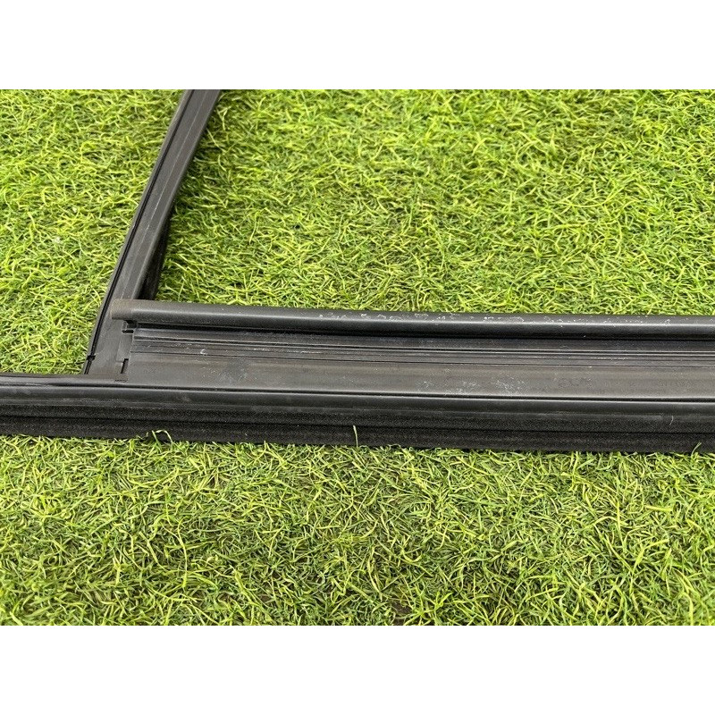 Молдинг стекла (кузов и элементы) Mercedes-Benz EQB 350 X243 2022 A2477352600