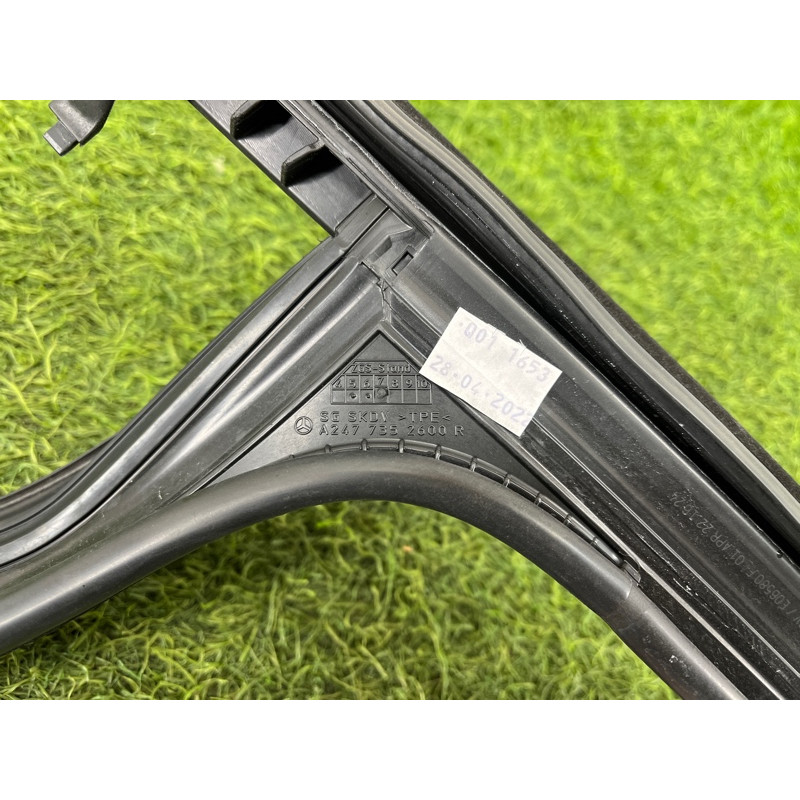 Молдинг стекла (кузов и элементы) Mercedes-Benz EQB 350 X243 2022 A2477352600