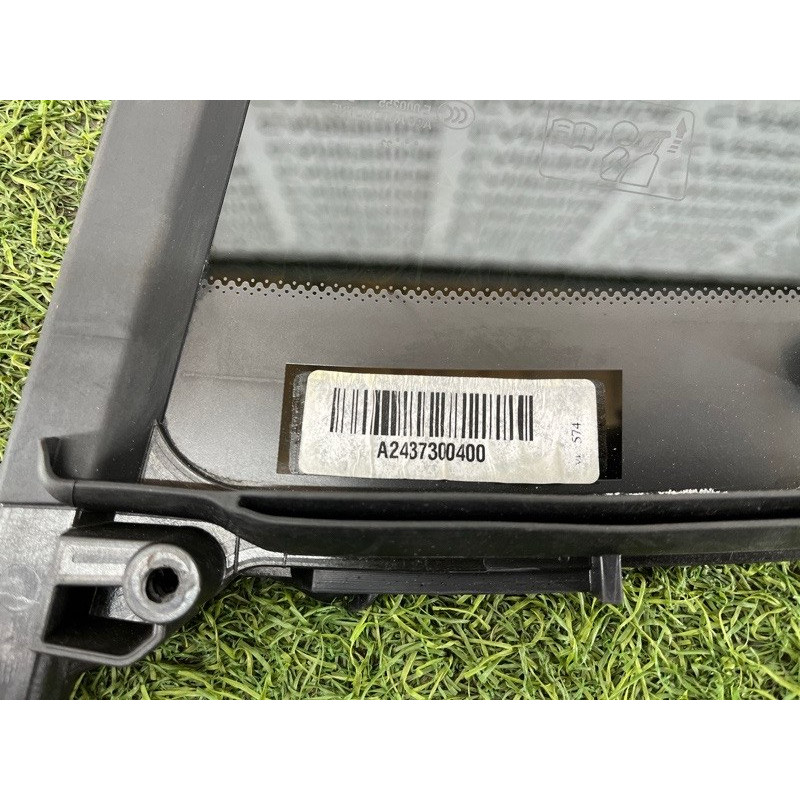Форточка двери (кузов и элементы) Mercedes-Benz EQB 350 X243 2022 A2437300400