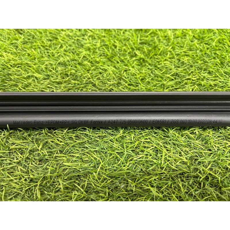 Молдинг стекла внутренний (наружные элементы кузова) Mercedes-Benz EQB 350 X243 2022 A2477256301