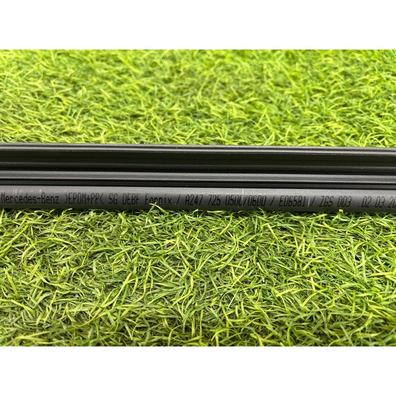 Молдинг стекла внутренний (наружные элементы кузова) Mercedes-Benz EQB 350 X243 2022 A2477256401