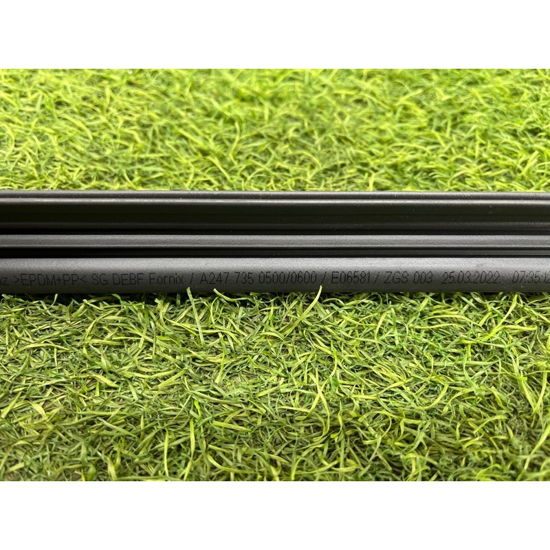 Молдинг стекла внутренний (наружные элементы кузова) Mercedes-Benz EQB 350 X243 2022 A2477358401