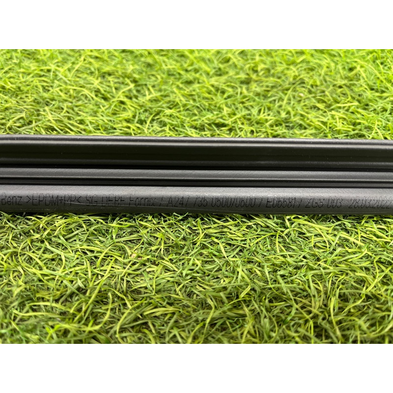 Молдинг стекла внутренний (наружные элементы кузова) Mercedes-Benz EQB 350 X243 2022 A2477358301