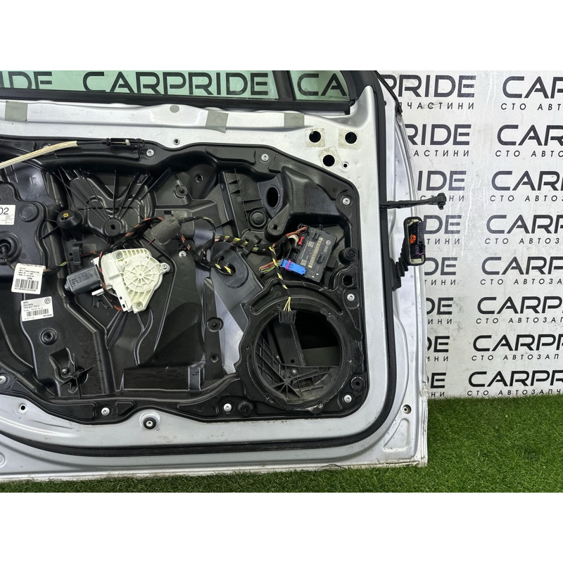 Дверь (наружные элементы кузова) Volkswagen Touareg NF 2013 3.6 7P0831055