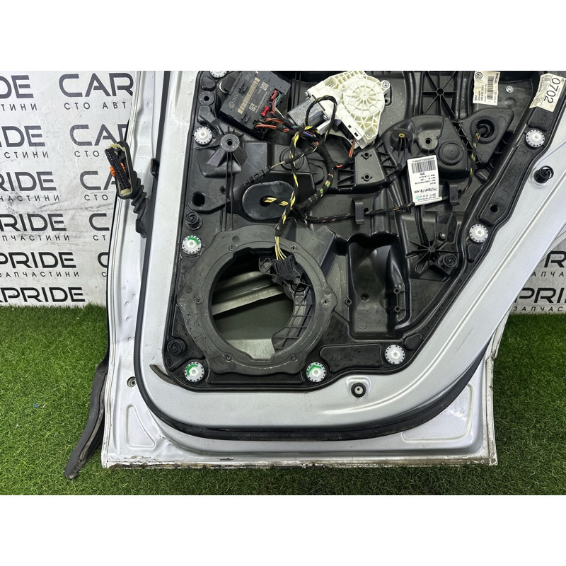 Дверь (наружные элементы кузова) Volkswagen Touareg NF 2013 3.6 7P0833056