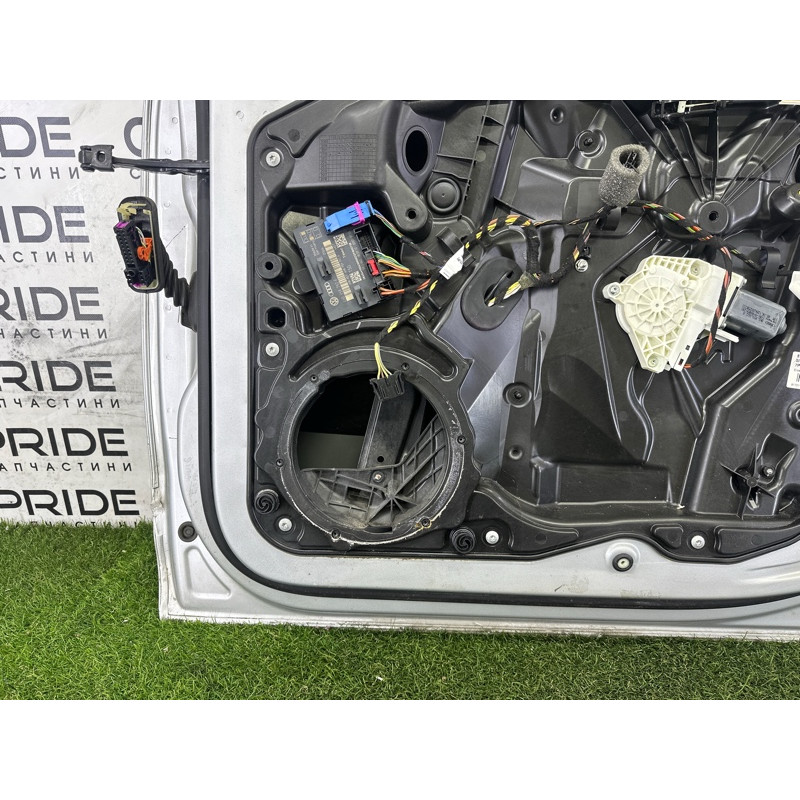 Дверь (наружные элементы кузова) Volkswagen Touareg NF 2013 3.6 7P0831056