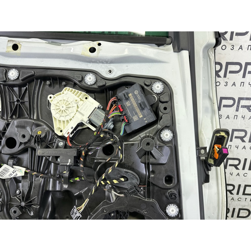 Дверь (наружные элементы кузова) Volkswagen Touareg NF 2013 3.0 Hybrid 7P0833055