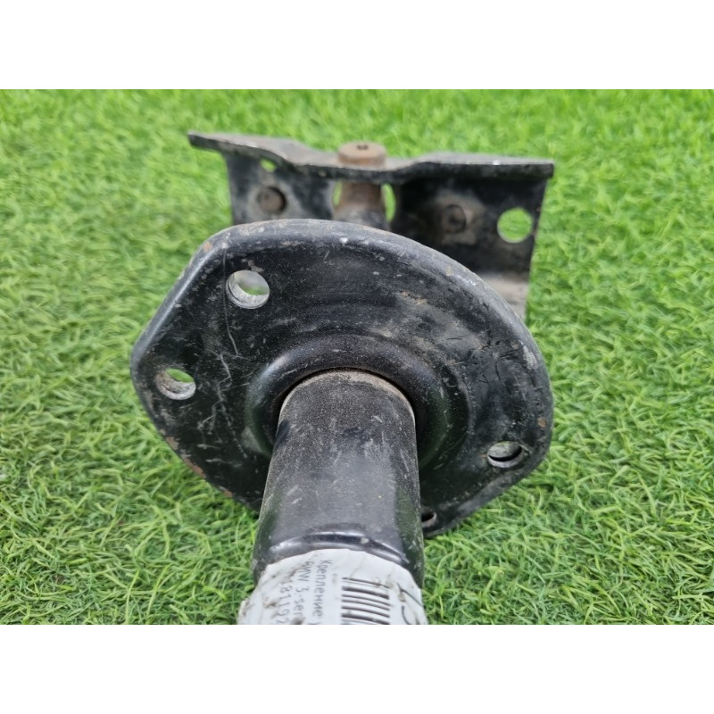 Кронштейн усилителя бампера (стекла и зеркала) BMW 3-series E36 51118119258