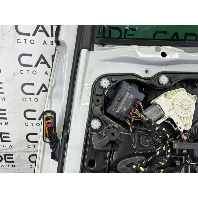 Дверь (наружные элементы кузова) Volkswagen Touareg NF 2013 3.0 Hybrid 7P0833056