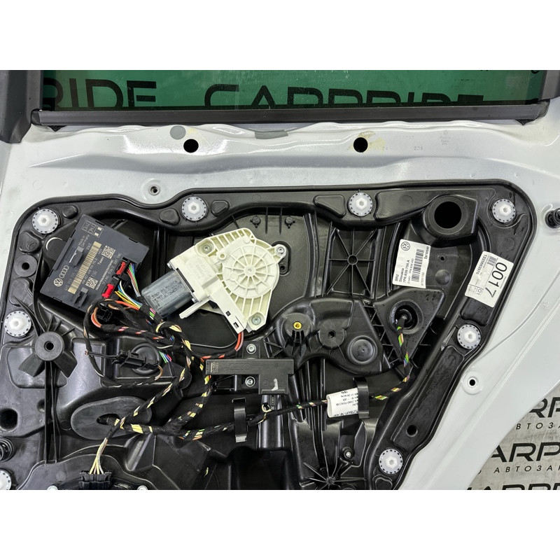 Дверь (наружные элементы кузова) Volkswagen Touareg NF 2013 3.0 Hybrid 7P0833056