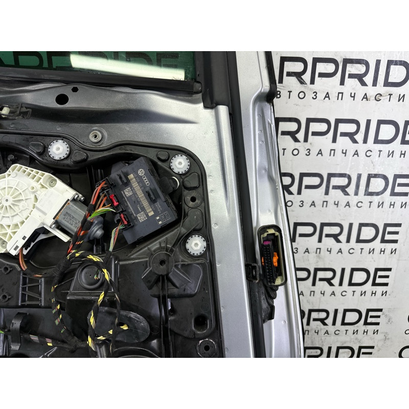 Дверь (наружные элементы кузова) Volkswagen Touareg NF 2013 3.6 7P0833055