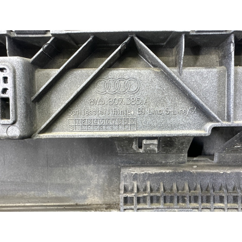 Бампер (наружные элементы кузова) AUDI A4 B9 2018 2.0 DBPA 8W5807067CGRU