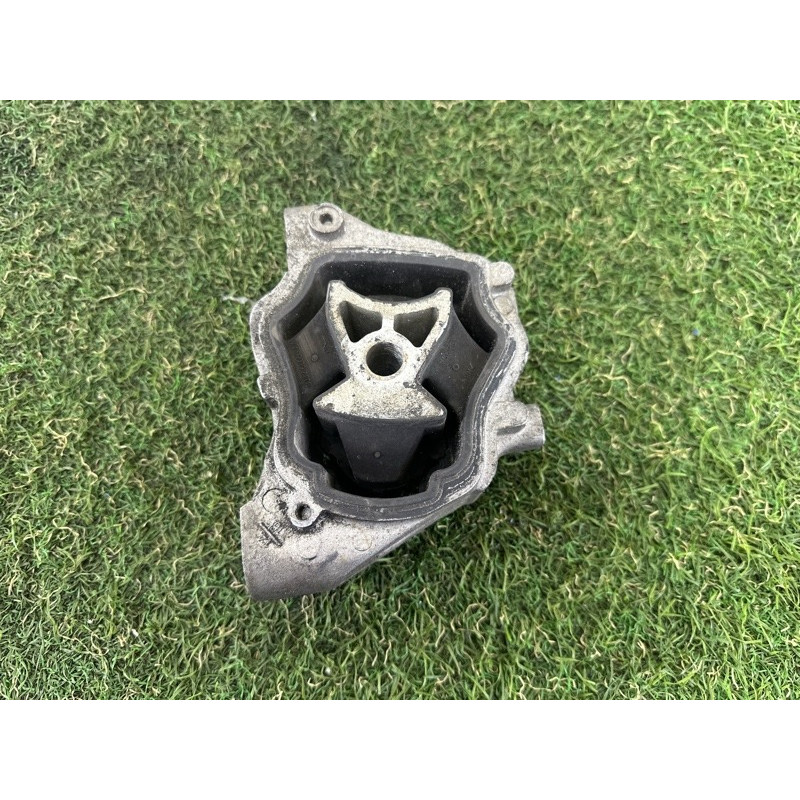 Подушка двигателя (двигатель и элементы) LAND ROVER Range Rover Evoque L538 2016 2.0 LR032311